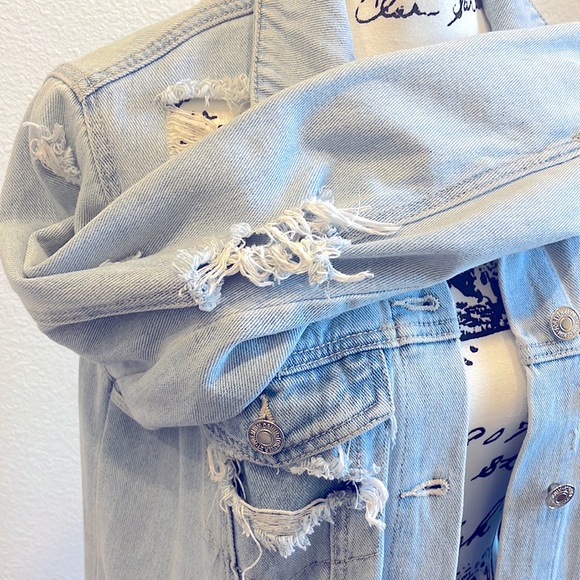 ❌SOLD❌Forever 21 Perfectly Distressed Oversized Denim Jacket - Picture 5 of 10
